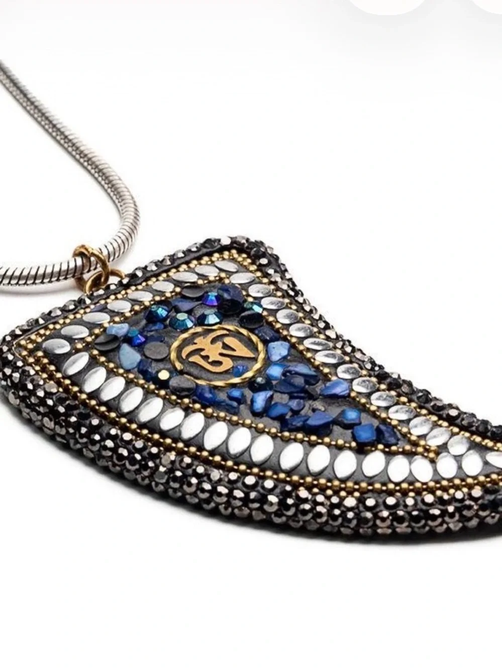 Edgy Strass Horn Charm Necklace Embellished with Stones and Rhinestones